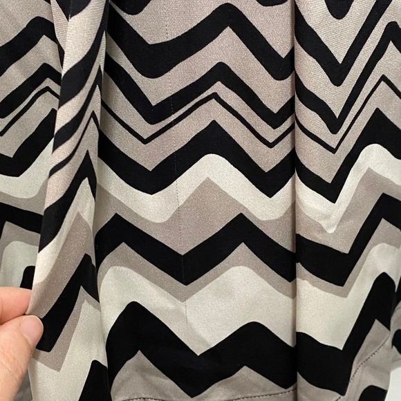 DIANE von FURSTENBERG Silk Chevron Shirt dress 6 - Picture 8 of 10